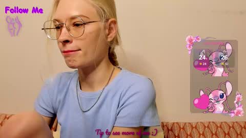 Snapshot of esty_siela chatting on October 24, 9:10 am lets get to know each other better in pm  online show from October 24, 9:10 am