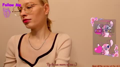 Snapshot of esty_siela chatting on October 25, 12:17 pm lets get to know each other better in pm  online show from October 25, 12:17 pm