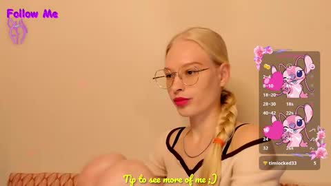 Snapshot of esty_siela chatting on October 26, 5:34 pm lets get to know each other better in pm  online show from October 26, 5:34 pm