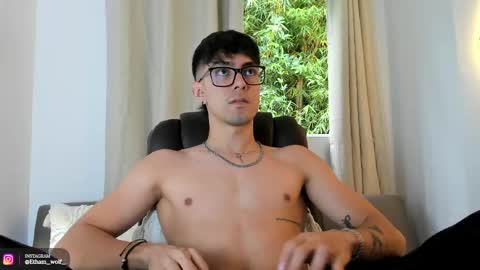 etham_wolf1 online show from May 13, 6:39 pm