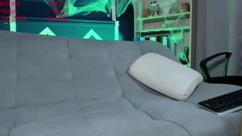 Etham online show from October 18, 4:44 pm