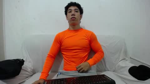 Snapshot of ethan_noir chatting on February 19, 3:38 pm Ethan Noir online show from February 19, 3:38 pm