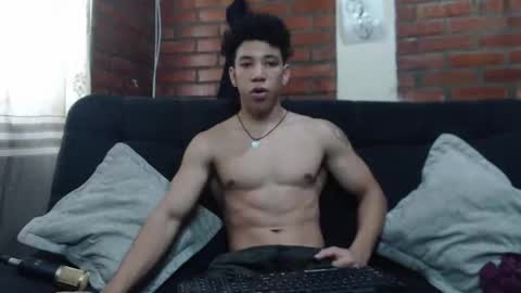 Snapshot of ethan_noir chatting on January 29, 9:50 pm Ethan Noir online show from January 29, 9:50 pm