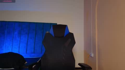 ethanconnor_ online show from October 6, 12:23 pm