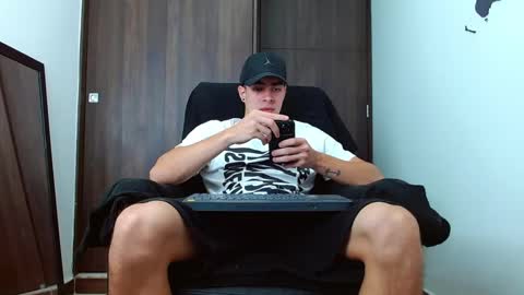Snapshot of ethangreey1 chatting on February 5, 3:09 pm ethangreey1 online show from February 5, 3:09 pm