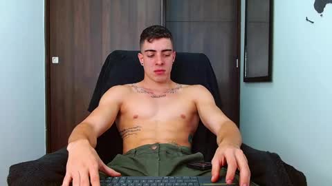 Snapshot of ethangreey1 chatting on February 15, 4:01 pm ethangreey1 online show from February 15, 4:01 pm