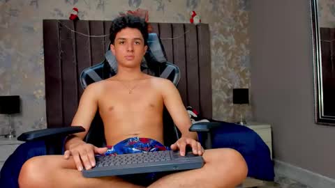 ethanlowell online show from December 19, 5:47 am