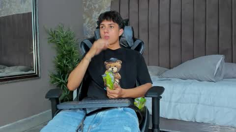 ethanlowell online show from September 26, 6:10 am