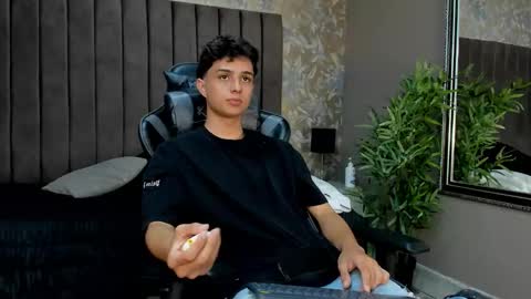 ethanlowell online show from October 15, 6:05 am