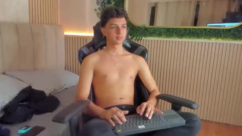 ethanlowell online show from February 16, 8:01 am