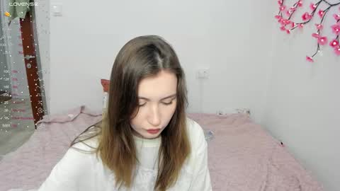 Veronica Tiia Lilith left to right online show from March 7, 12:21 am