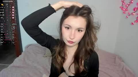 Veronica Tiia Lilith left to right online show from April 11, 9:41 pm