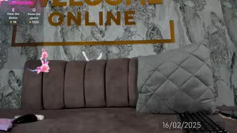 EVA COLUCCY online show from February 17, 5:58 am