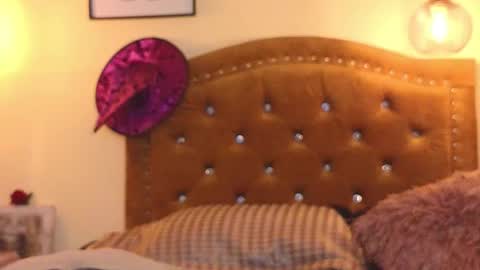 Eva Foxs  online show from November 19, 10:30 pm