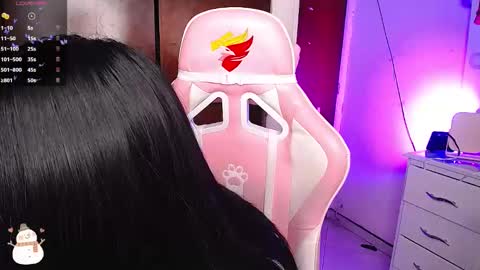 Eva  online show from December 17, 6:20 pm