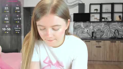 Snapshot of eva_tomiok chatting on December 19, 9:40 am Eva online show from December 19, 9:40 am