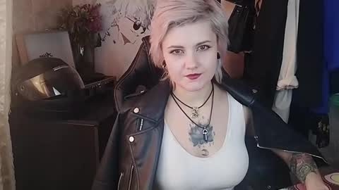 Snapshot of evabrownie chatting on February 27, 11:17 am Eva Brownie online show from February 27, 11:17 am