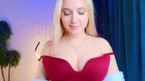 Eva  online show from February 20, 6:26 am