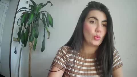 Snapshot of evacollins12 chatting on February 23, 8:33 pm evacollins12 online show from February 23, 8:33 pm