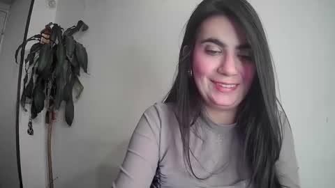 Snapshot of evacollins12 chatting on February 20, 3:01 am evacollins12 online show from February 20, 3:01 am