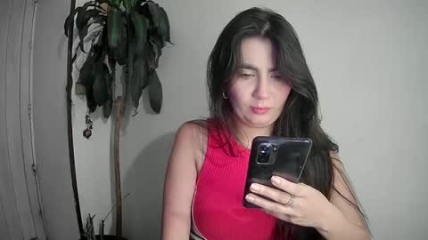 Snapshot of evacollins12 chatting on December 23, 2:02 am evacollins12 online show from December 23, 2:02 am
