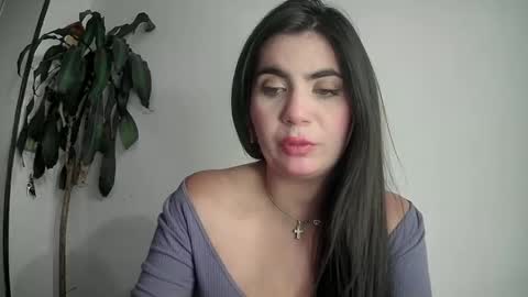 Snapshot of evacollins12 chatting on January 28, 2:21 am evacollins12 online show from January 28, 2:21 am