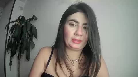 Snapshot of evacollins12 chatting on February 6, 12:22 am evacollins12 online show from February 6, 12:22 am