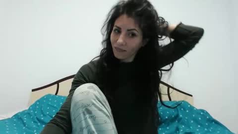 hornycrissyyourlove online show from April 12, 1:53 am