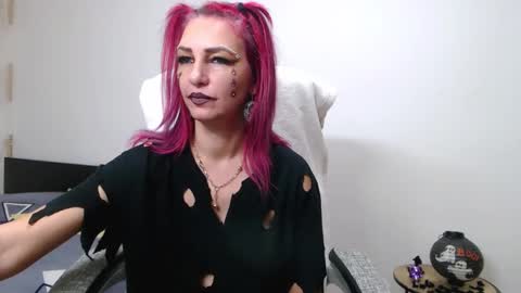 EvadesireONE online show from October 31, 10:37 am