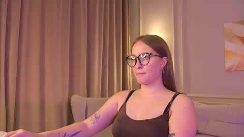 evahariss1 online show from October 6, 10:00 am