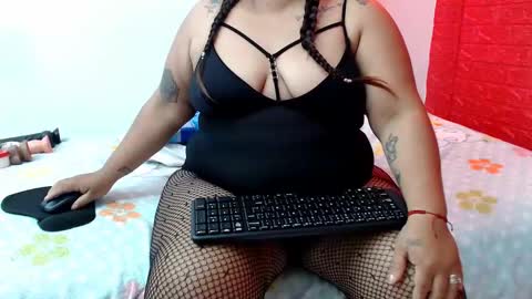 Snapshot of evaleribigtits18 chatting on January 24, 4:37 am evale online show from January 24, 4:37 am