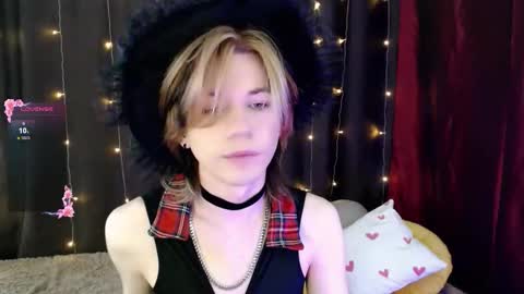 evan_reinhart online show from October 31, 1:33 pm