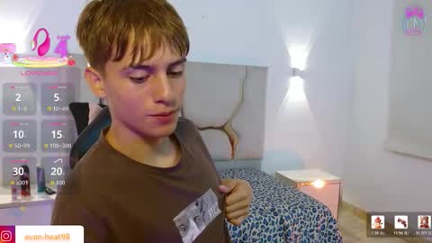 evan_tay online show from March 21, 8:52 am