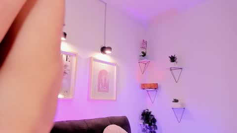 Evan voss  help me get 200 likesindependent model online show from November 12, 12:40 pm