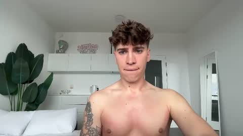 evan_white_ online show from June 25, 7:46 am