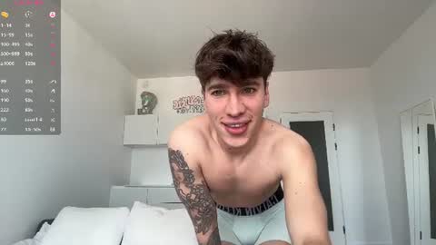 evan_white_ online show from June 22, 6:54 am