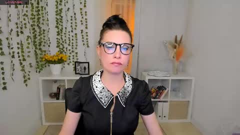 Evanessa online show from April 28, 10:30 am