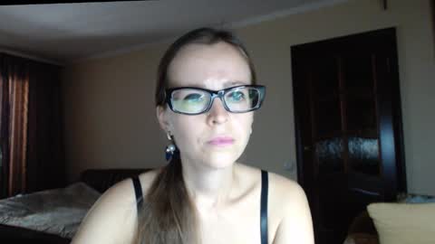 Snapshot of evangeline06 chatting on September 16, 9:23 am YourMistress online show from September 16, 9:23 am