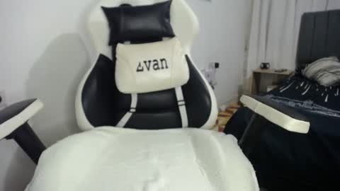 Snapshot of evans_king chatting on March 1, 9:18 am Evan online show from March 1, 9:18 am