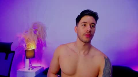 E V A N S online show from October 5, 8:49 pm