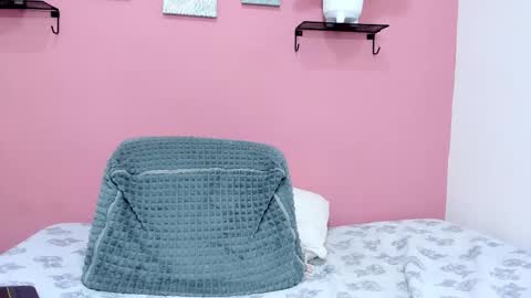 evapalmer_1 online show from October 8, 2:01 pm