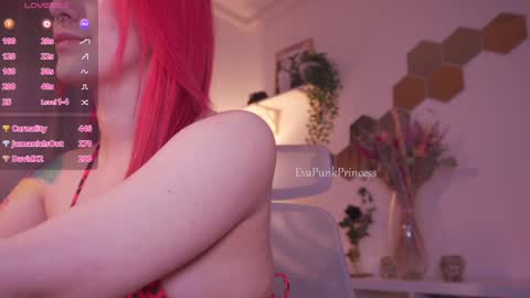 Snapshot of evapunkprincess chatting on January 14, 10:48 am Eva online show from January 14, 10:48 am