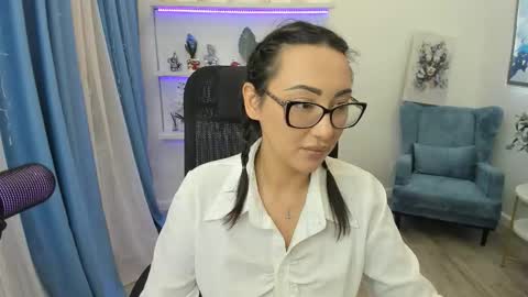 evasarazardje online show from January 10, 11:59 am