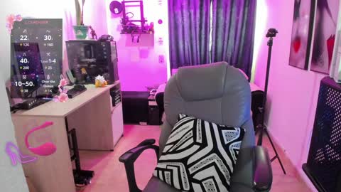 Evee online show from February 7, 4:56 pm