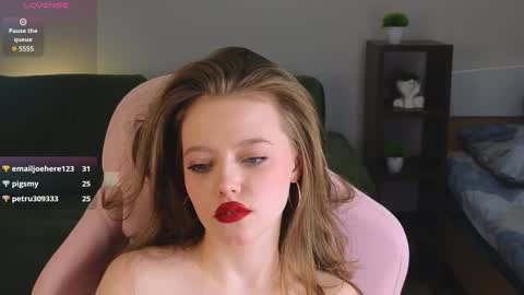 Eveleen online show from December 11, 11:43 pm