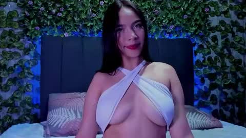 Snapshot of evelin_33 chatting on September 17, 8:01 pm E V E L I N online show from September 17, 8:01 pm
