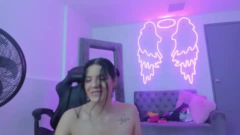 evelin__thompsson online show from March 7, 3:28 am