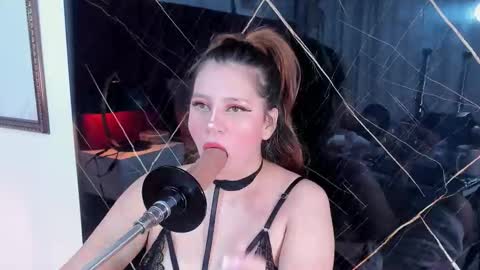 Snapshot of evelin_belen chatting on September 19, 12:31 pm EVELIN online show from September 19, 12:31 pm