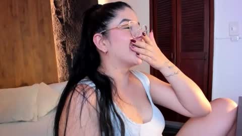 E V E L I N online show from September 17, 2:37 am