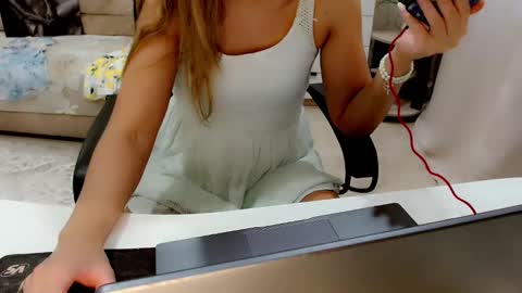 evelove online show from October 6, 5:58 am